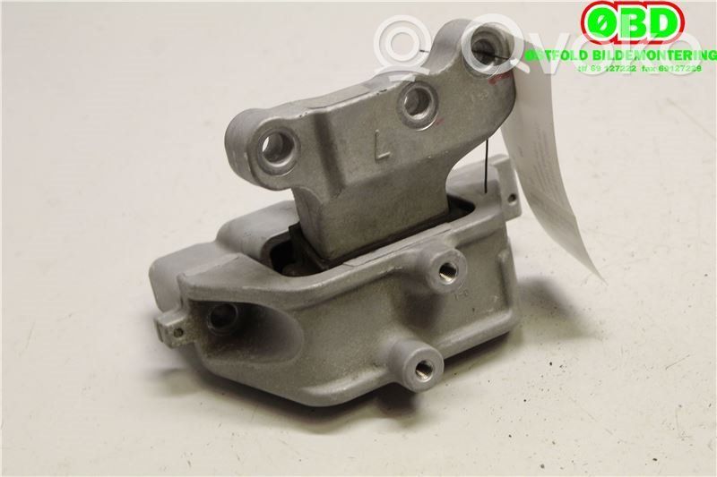 Mitsubishi Outlander Engine mount bracket 