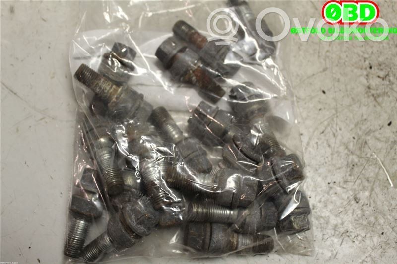 Mutterit/pultit   WHT001693,WHT001693