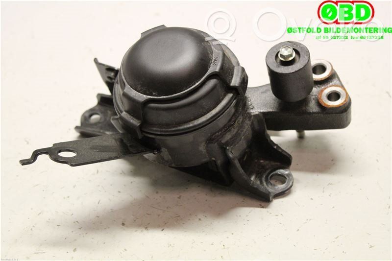 Toyota Yaris Engine mount bracket 