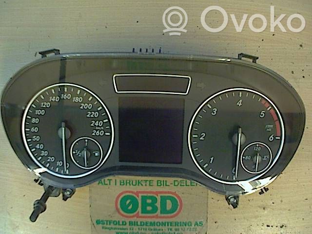 Mercedes-Benz A W176 Vitezometru (grup de instrumente) 