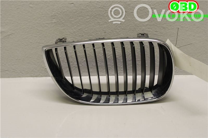 BMW 1 E81 E87 Kojelaudan sivutuuletussuuttimen kehys 