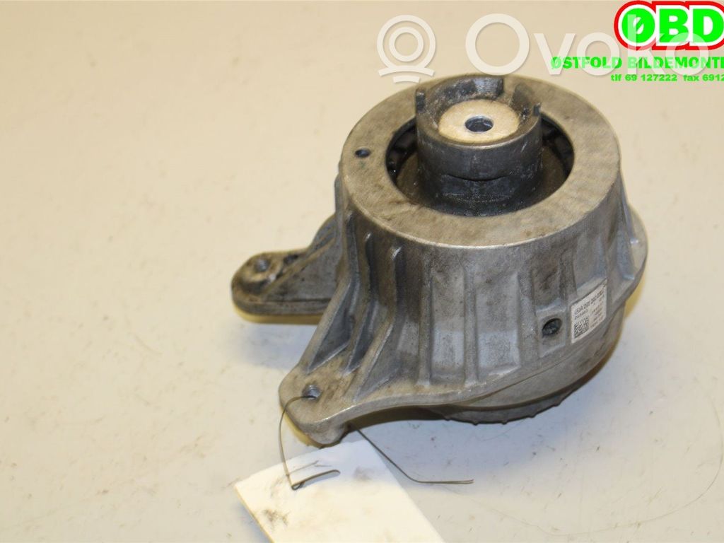 Mercedes-Benz C W205 Engine mount bracket 