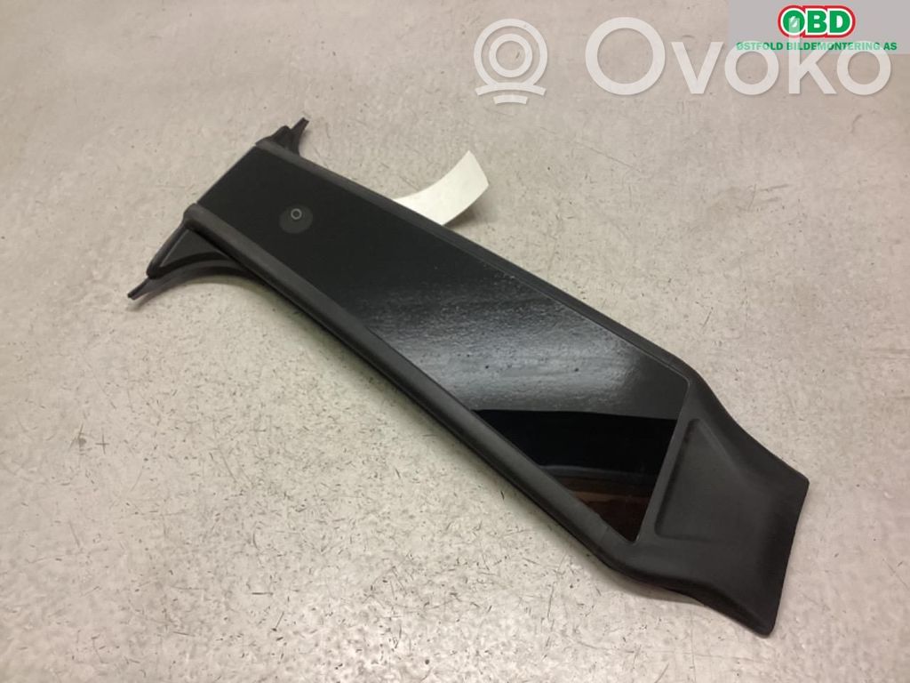 Tesla Model Y Kita salono detalė 