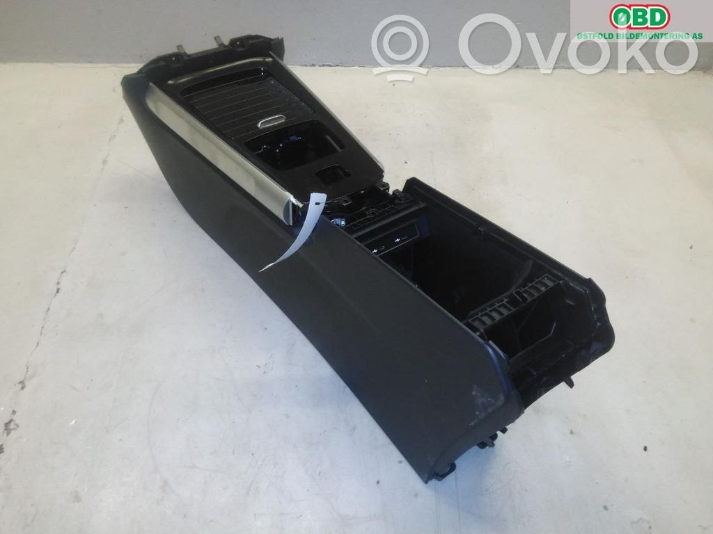Mercedes-Benz EQB Console centrale 
