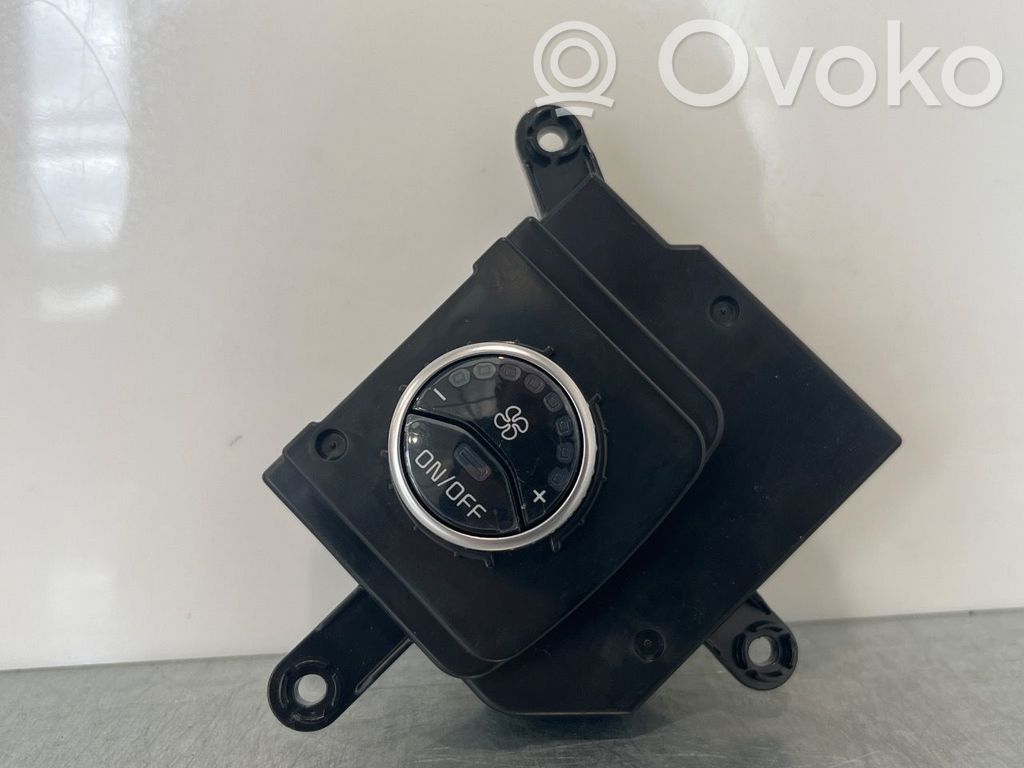KIA Sorento Climate control/heater control trim 