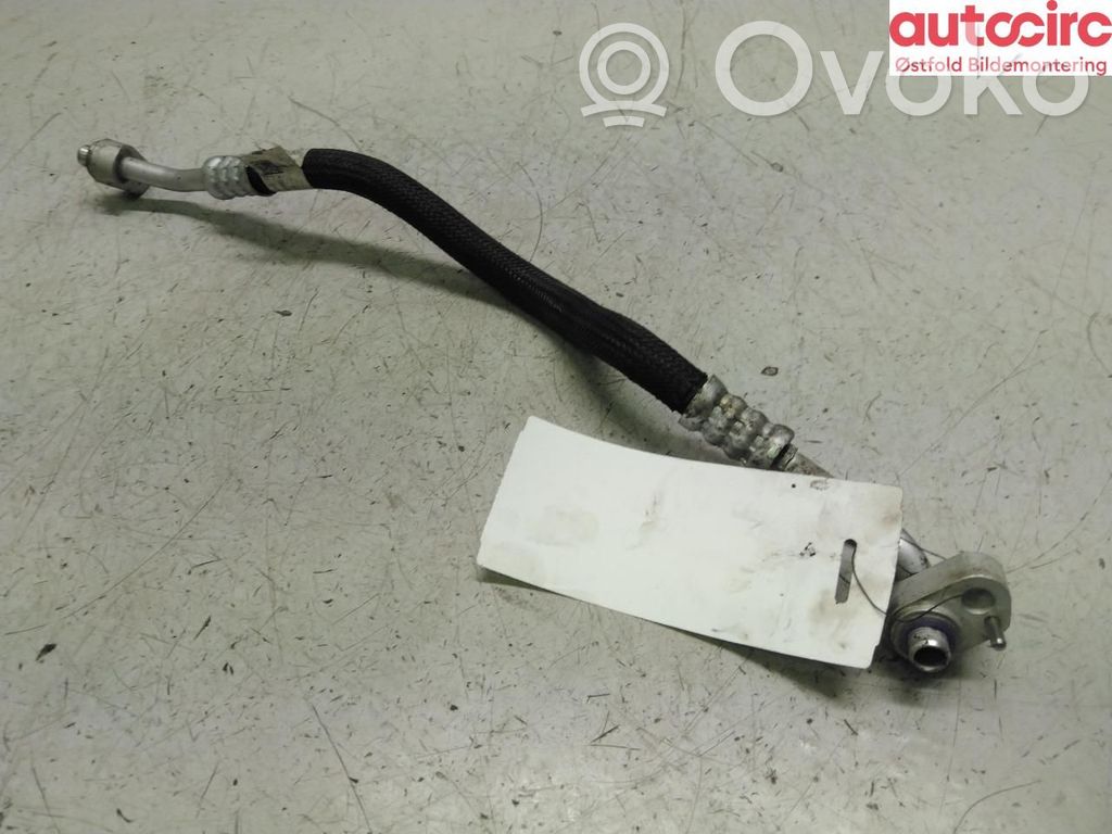 BMW X7 G07 Ilmastointilaitteen putki (A/C) 