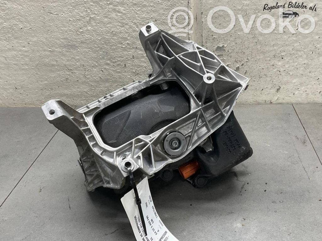 BMW X1 U11 Kompresor / Sprężarka klimatyzacji A/C 