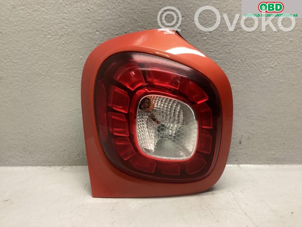Smart ForFour II W453 Aizmugurējais lukturis virsbūvē 