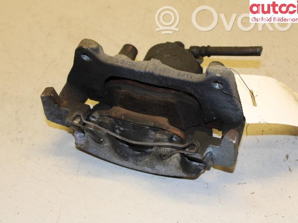 Toyota Yaris XP210 Pinza del freno anteriore
