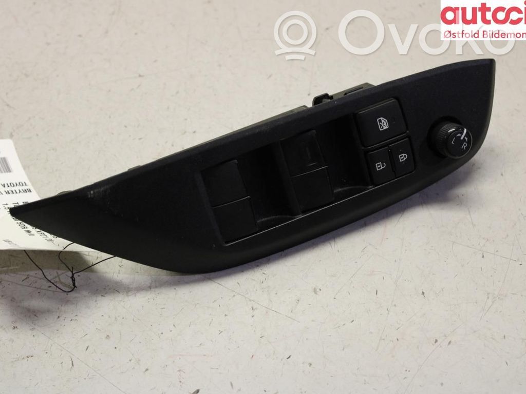 Toyota Yaris XP210 Interruttore di controllo dell’alzacristalli elettrico 