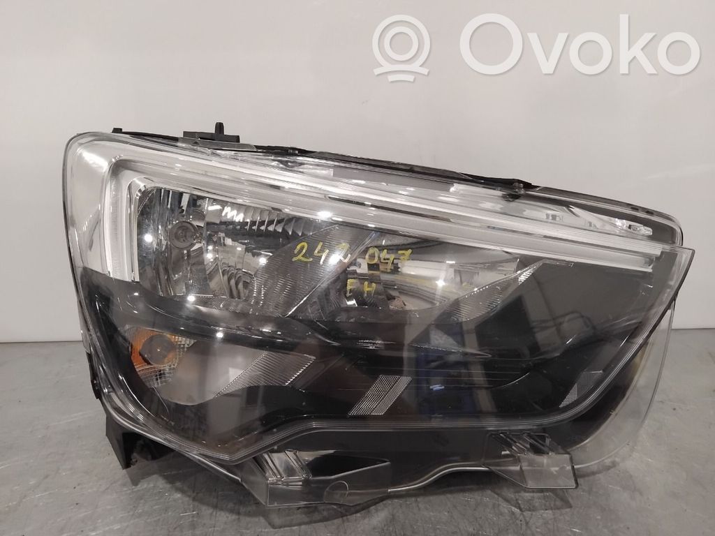 Opel Combo E Priekinis žibintas 