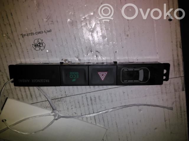 Botón interruptor de luz de peligro   8002B409,C68233,8002B409,C68233