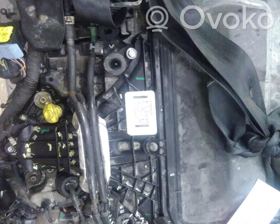 Dzinējs   1838469,1869767,2070045,6906275,6906360,9M5Q6006BD,AV4Q6006CC,AV4Q6007DB,D4204T
