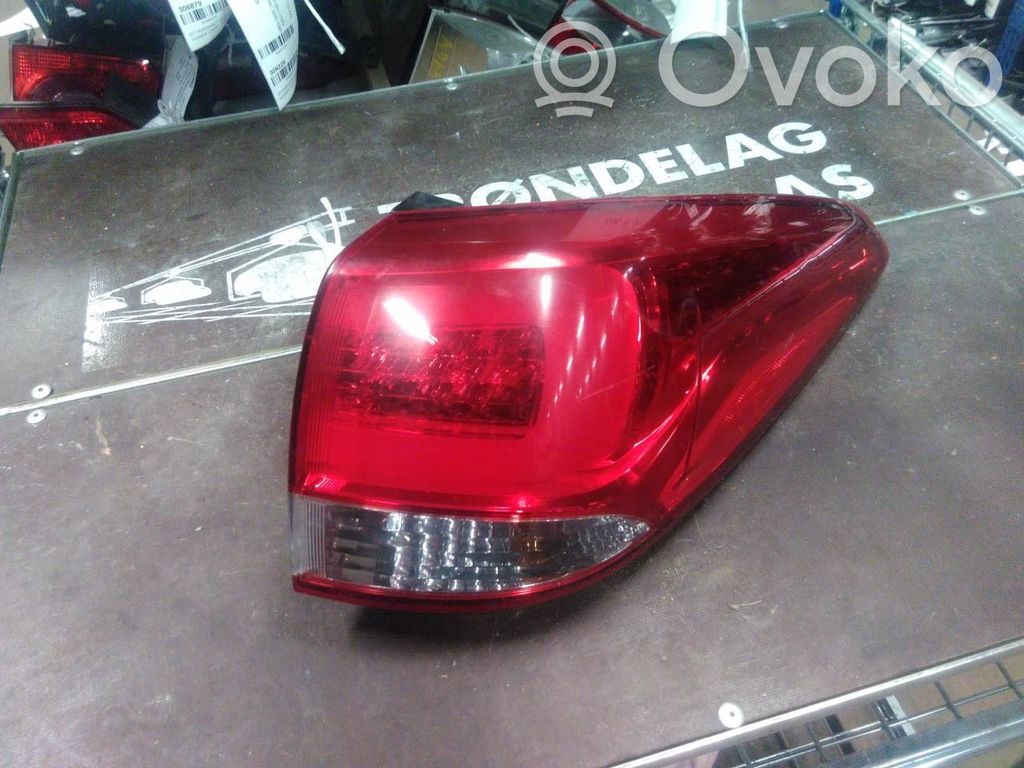 KIA Carens III Lampa tylna 
