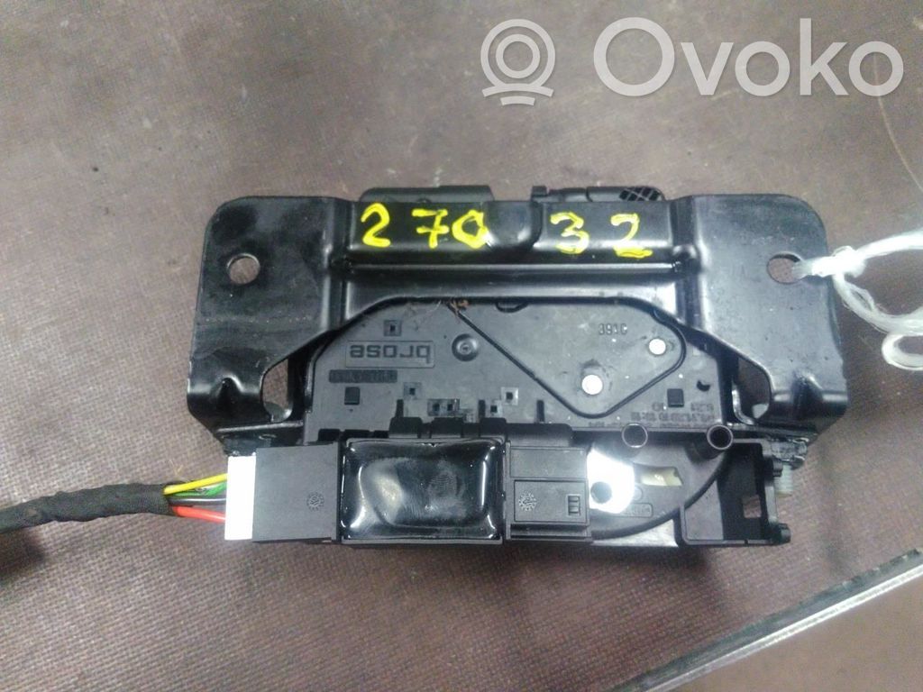 BMW 5 F10 F11 Zamek klapy tylnej bagażnika 