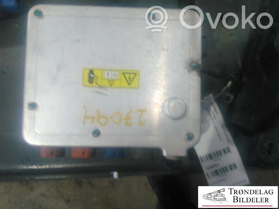 Inversor/convertidor de voltaje   102884300B,102884300B