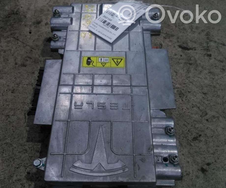 Tesla Model S Skrzynka przyłączeniowa wysokiego napięcia 