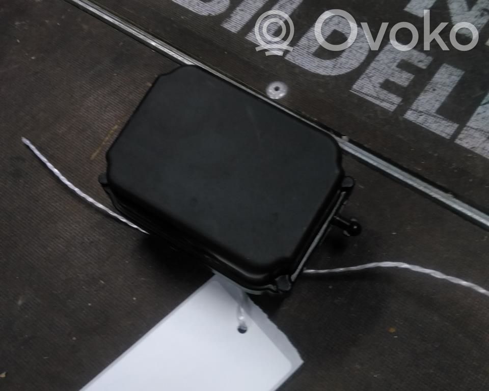Toyota RAV 4 (XA40) Senzor radar distronic 