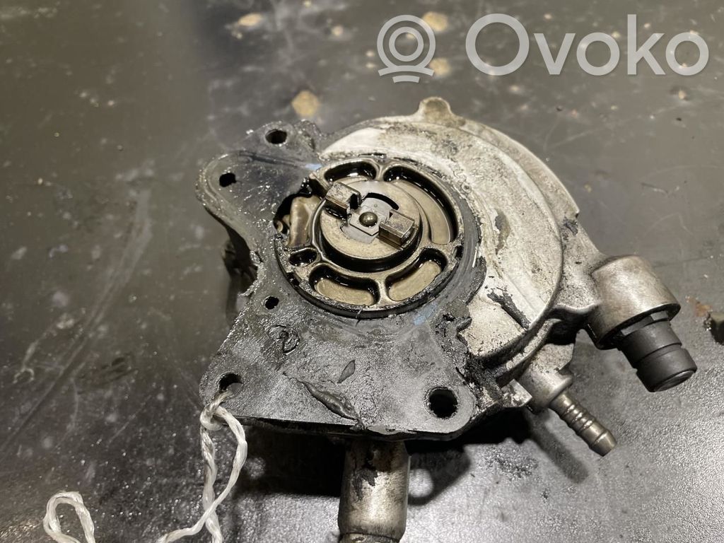 Volkswagen Touareg I Pompe à vide 