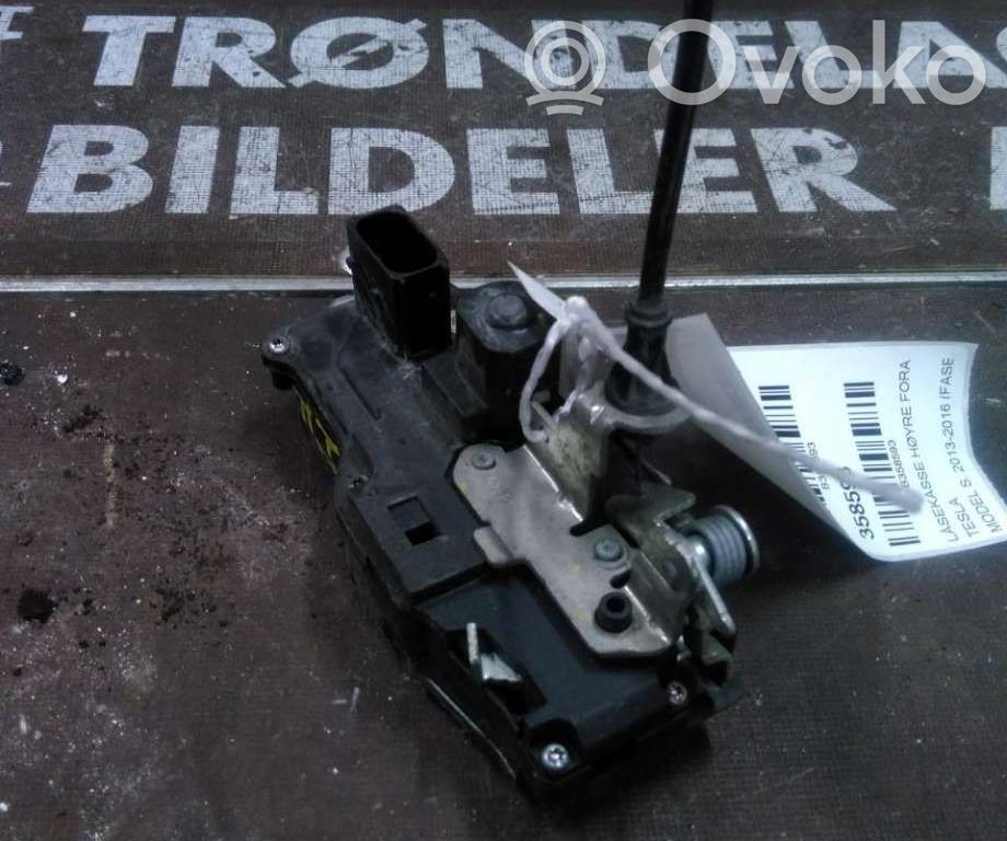 Tesla Model S Priekšpusē slēdzene 