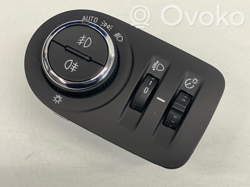 Opel Combo E Light switch 