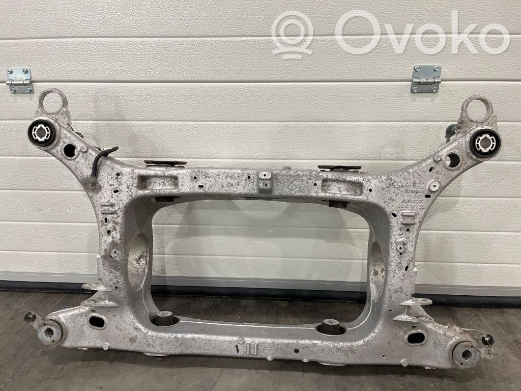 Volvo XC40 Galinis traversas 