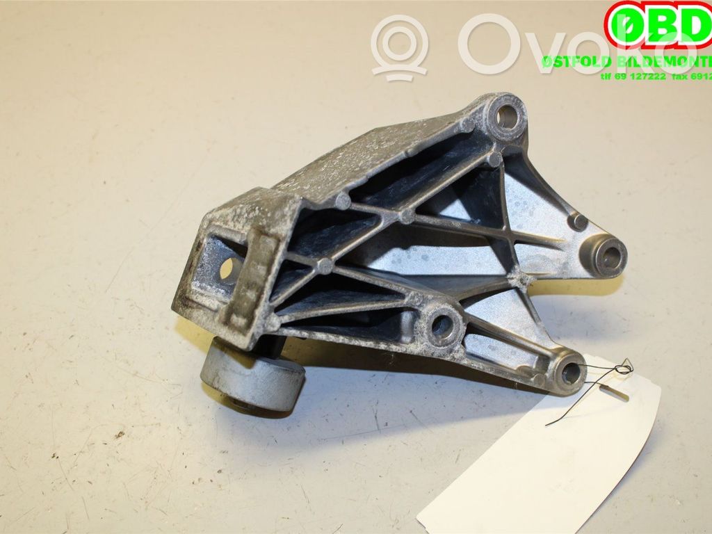 BMW 5 G30 G31 G38 Engine mount bracket 