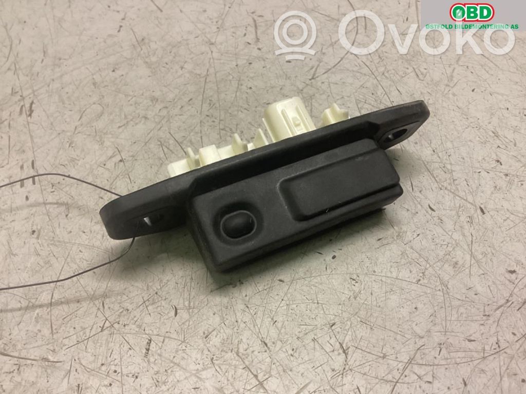 Toyota Yaris Cross Interruptor para abrir la puerta trasera