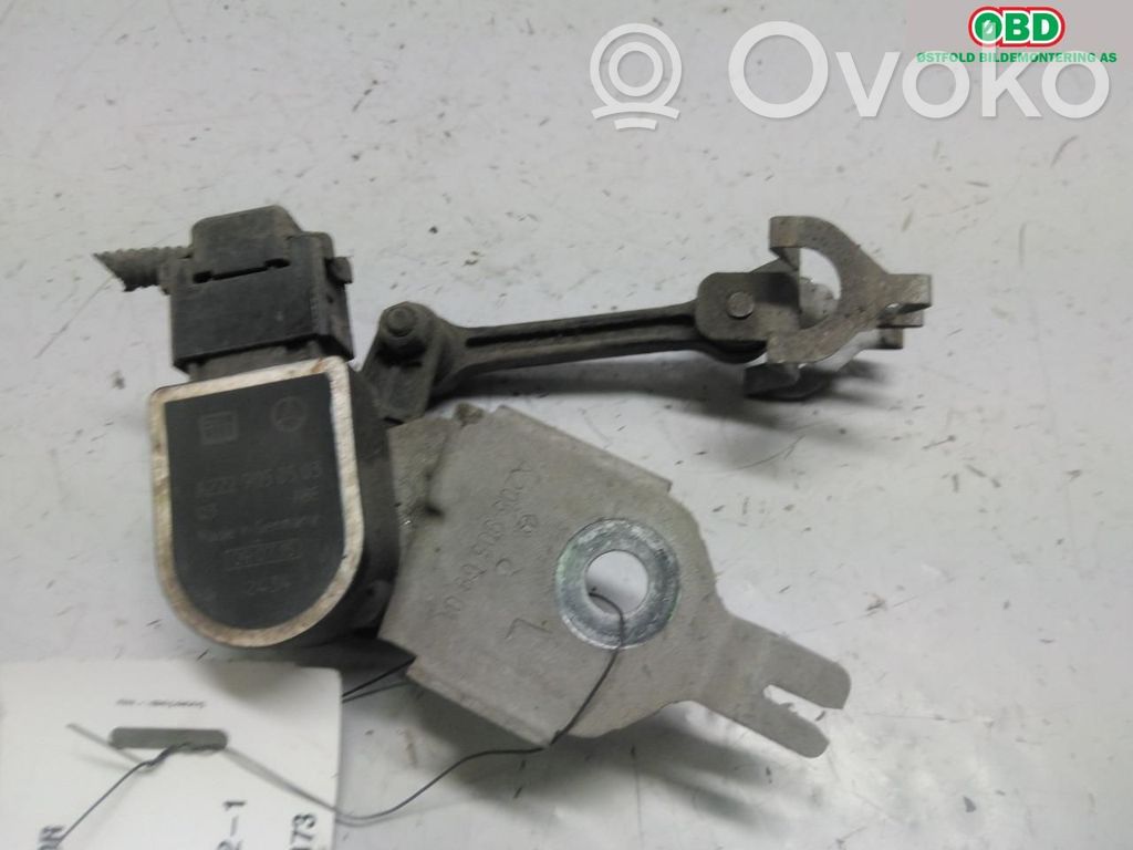 Mercedes-Benz C W205 Sensore di livello di altezza della sospensione pneumatica anteriore (usato)