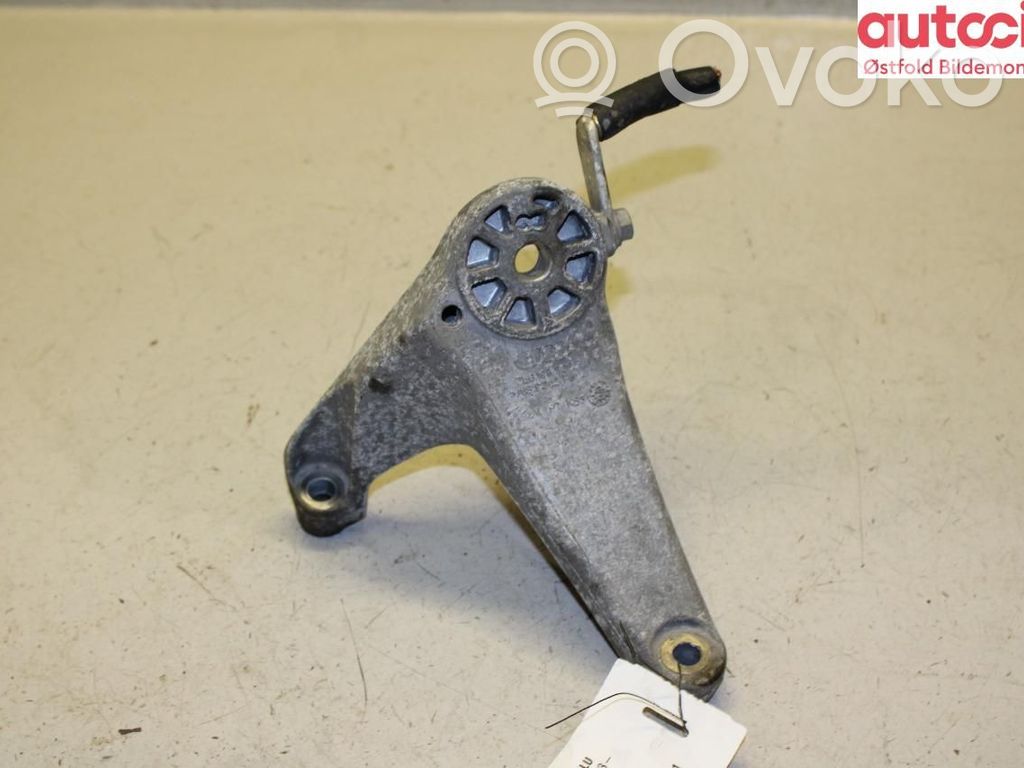 Porsche Cayenne (92A) Engine mount bracket 