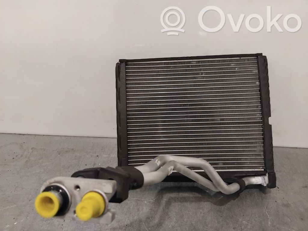 Tesla Model 3 Apsildes radiatora vārsts (-i)