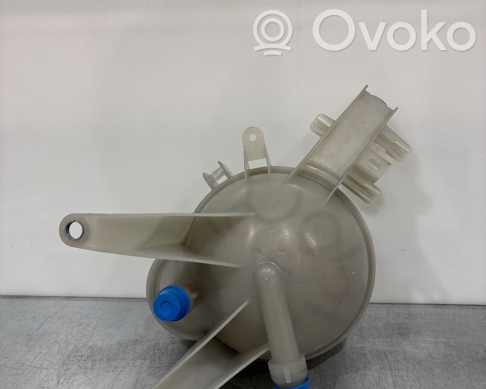 Mercedes-Benz EQA Vaso di espansione carburante 