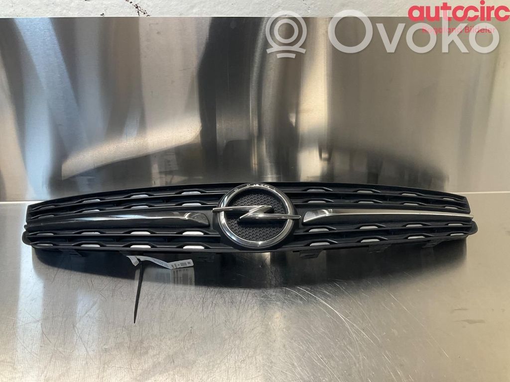 Opel Vivaro Front grill 
