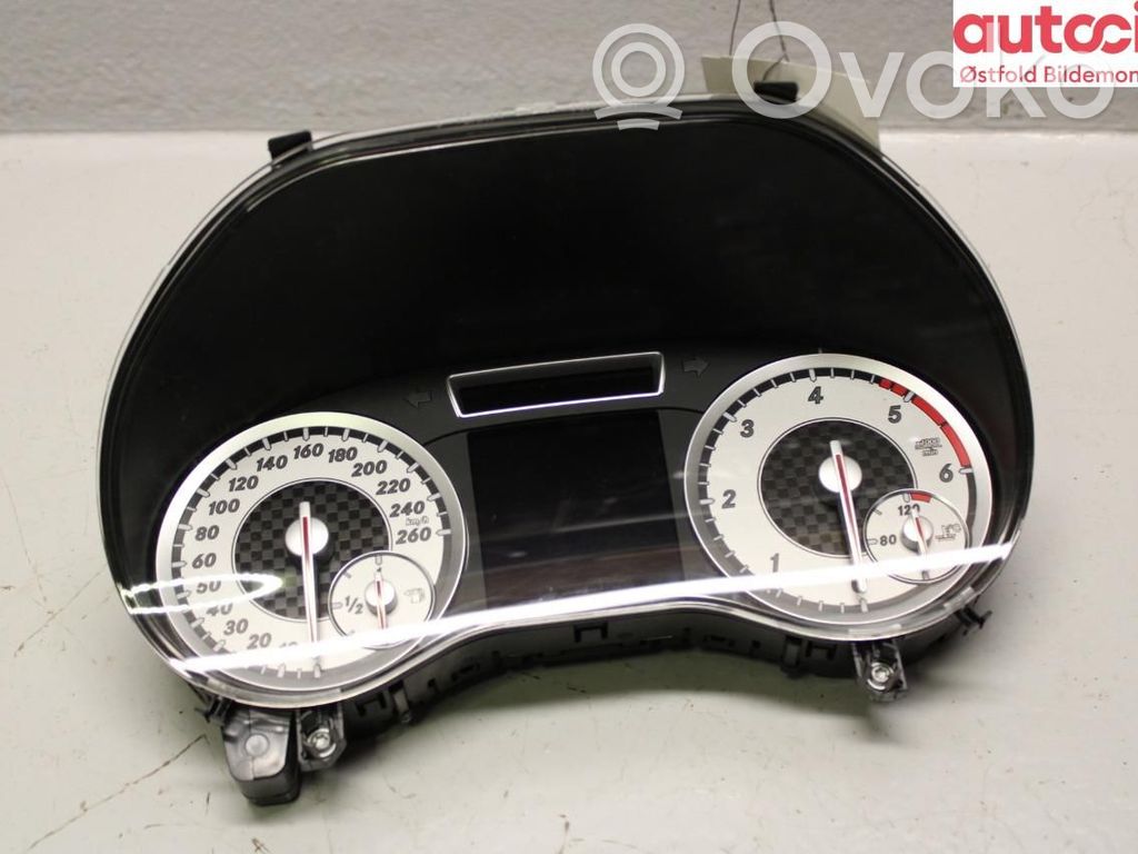 Mercedes-Benz A W176 Tachimetro (quadro strumenti)