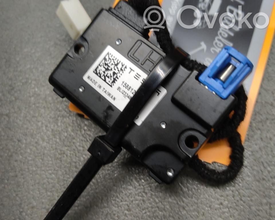 Tesla Model Y Windshield/windscreen camera 