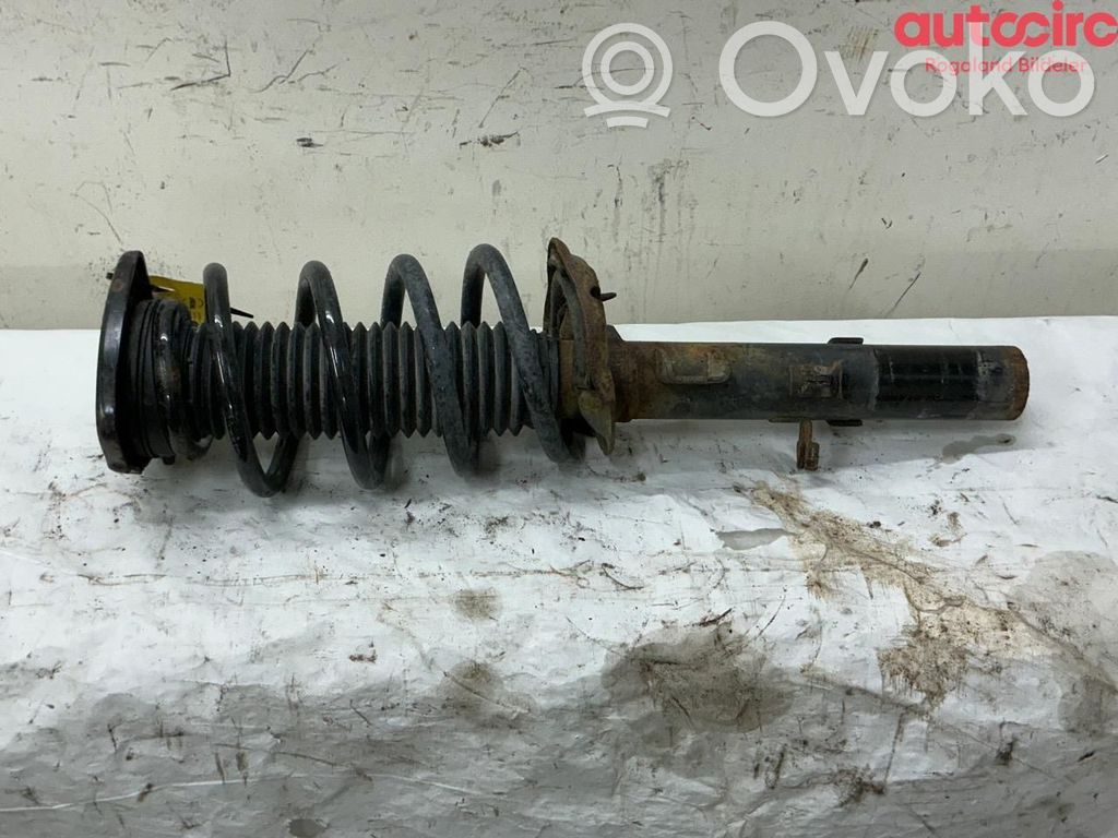 Volvo XC40 Amortyzator osi przedniej ze sprężyną 