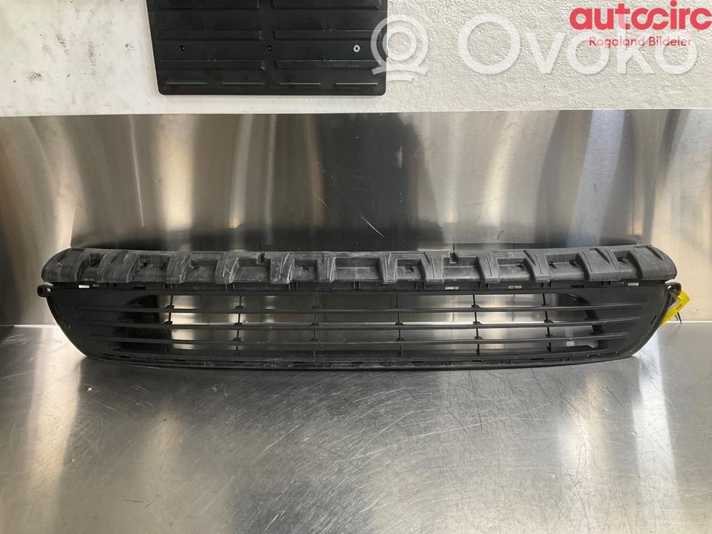 Opel Vivaro Grilă față 