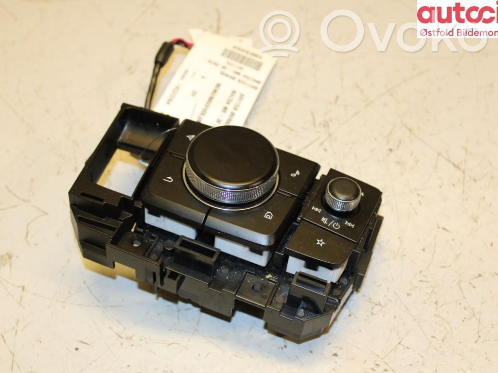 Mazda MX-30 Kiti jungtukai/ rankenėlės/ perjungėjai 
