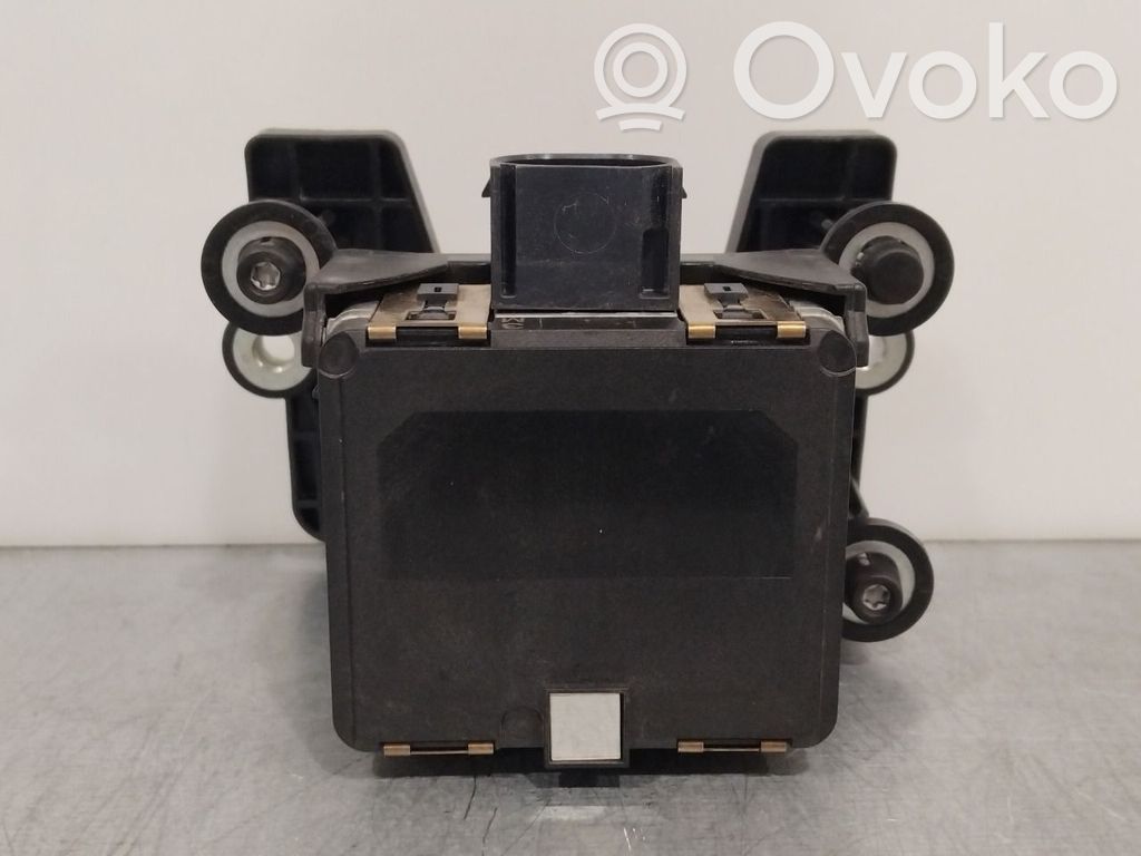 Volkswagen PASSAT B8 Sensore radar Distronic