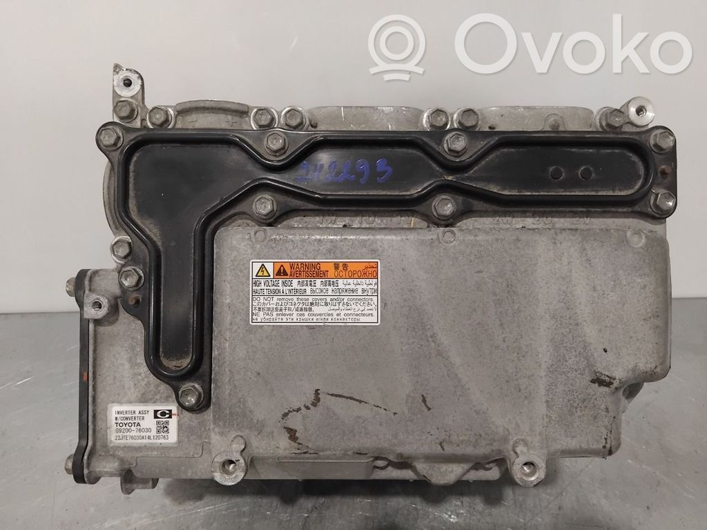 Toyota Auris E180 Convertisseur / inversion de tension inverseur