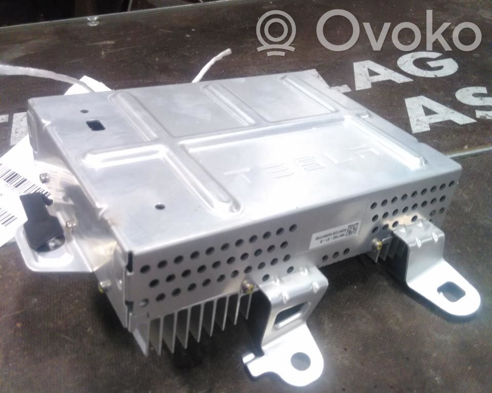 Tesla Model Y Amplificatore 