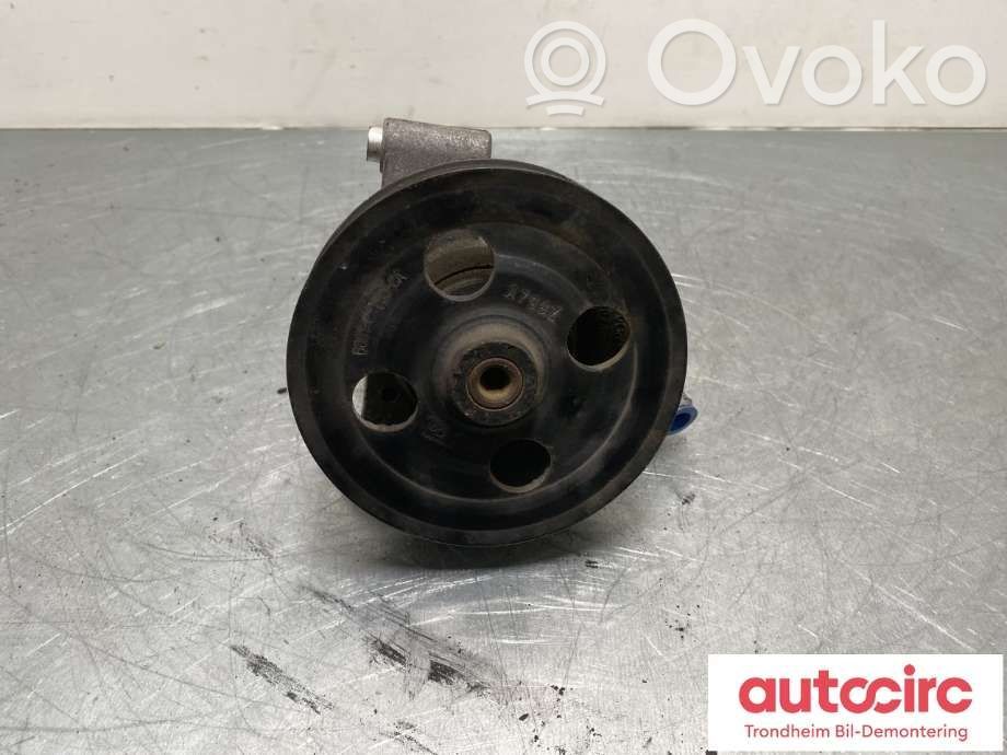 Volvo V70 Ohjaustehostimen pumppu 
