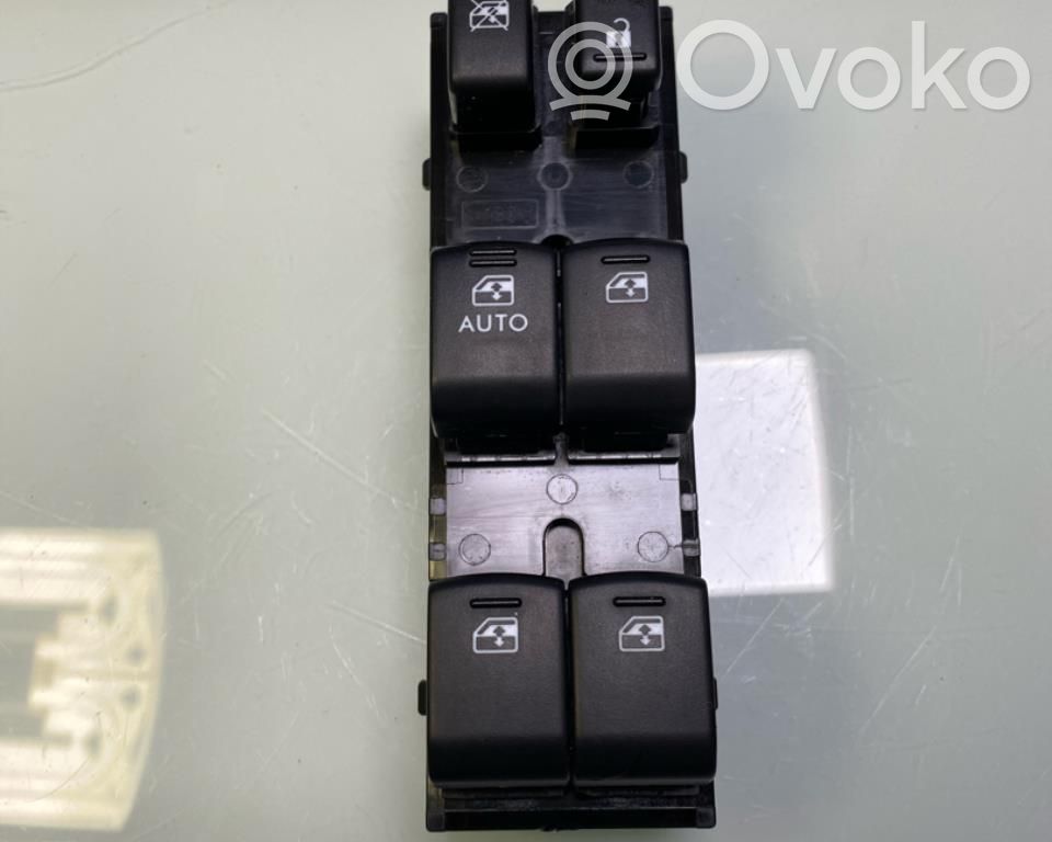 Subaru Forester SJ Electric window control switch 