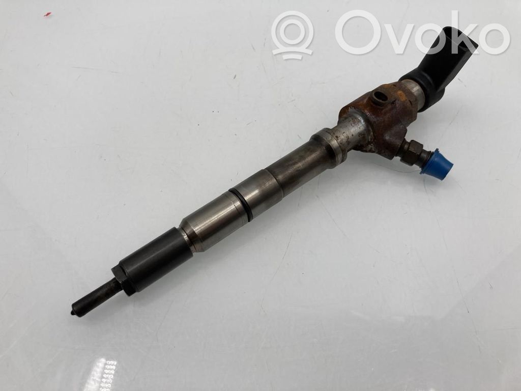 Volkswagen PASSAT B7 Wtryskiwacz paliwa 