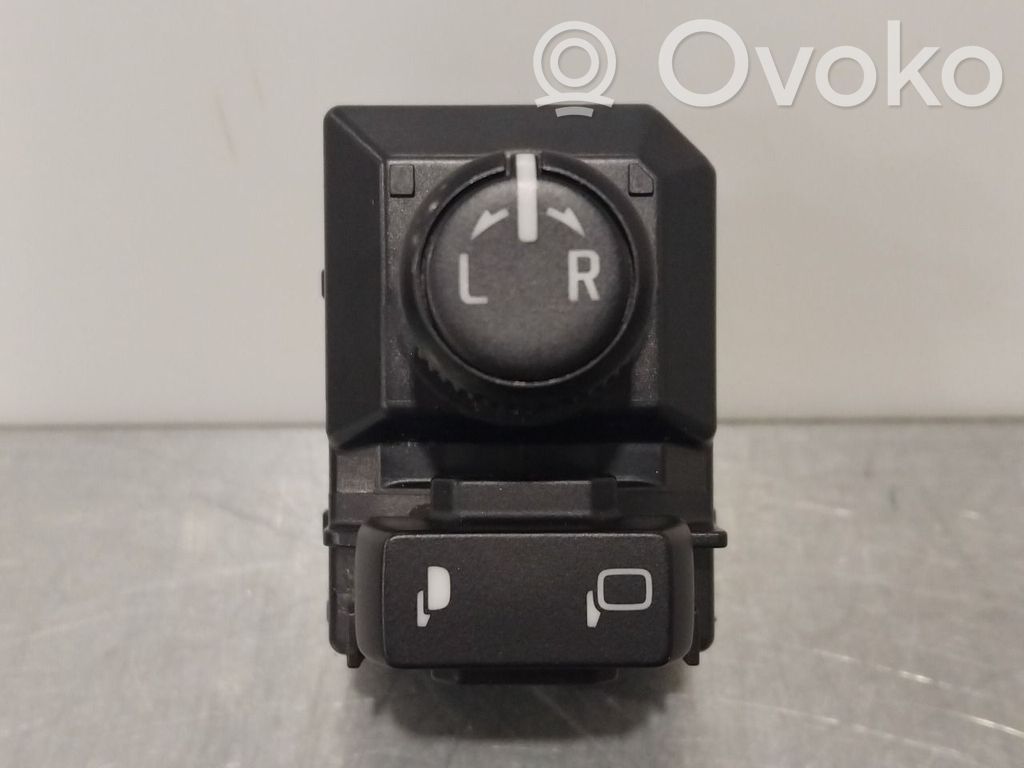 Isuzu D-Max Wing mirror switch 