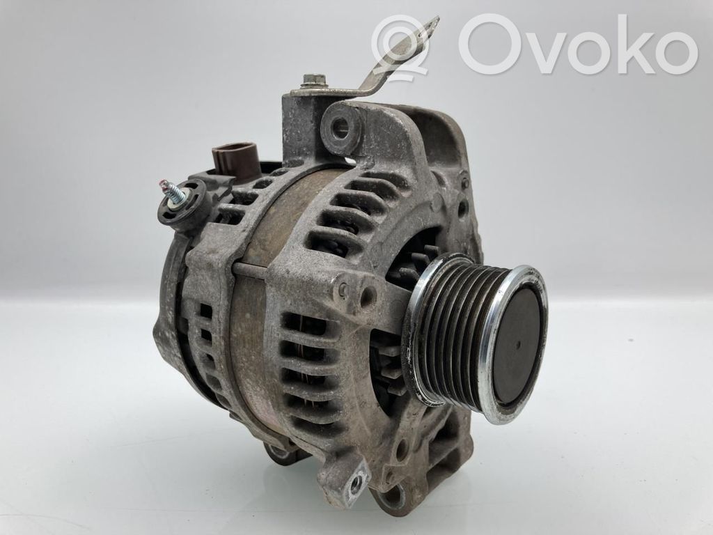 Toyota RAV 4 (XA40) Alternador 