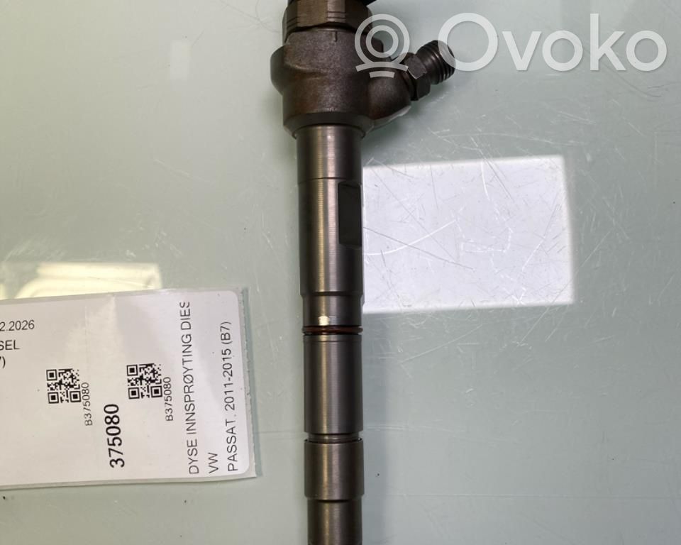Volkswagen PASSAT B7 Inyector de combustible 