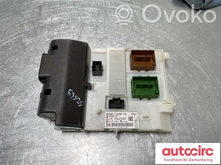 Volvo V70 Saugiklių dėžė (komplektas) 
