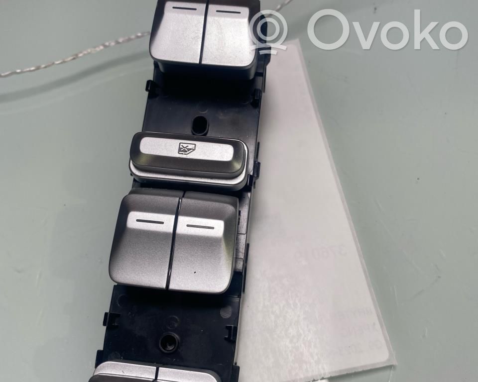Electric window control switch   8225001EA2,8225001EA2