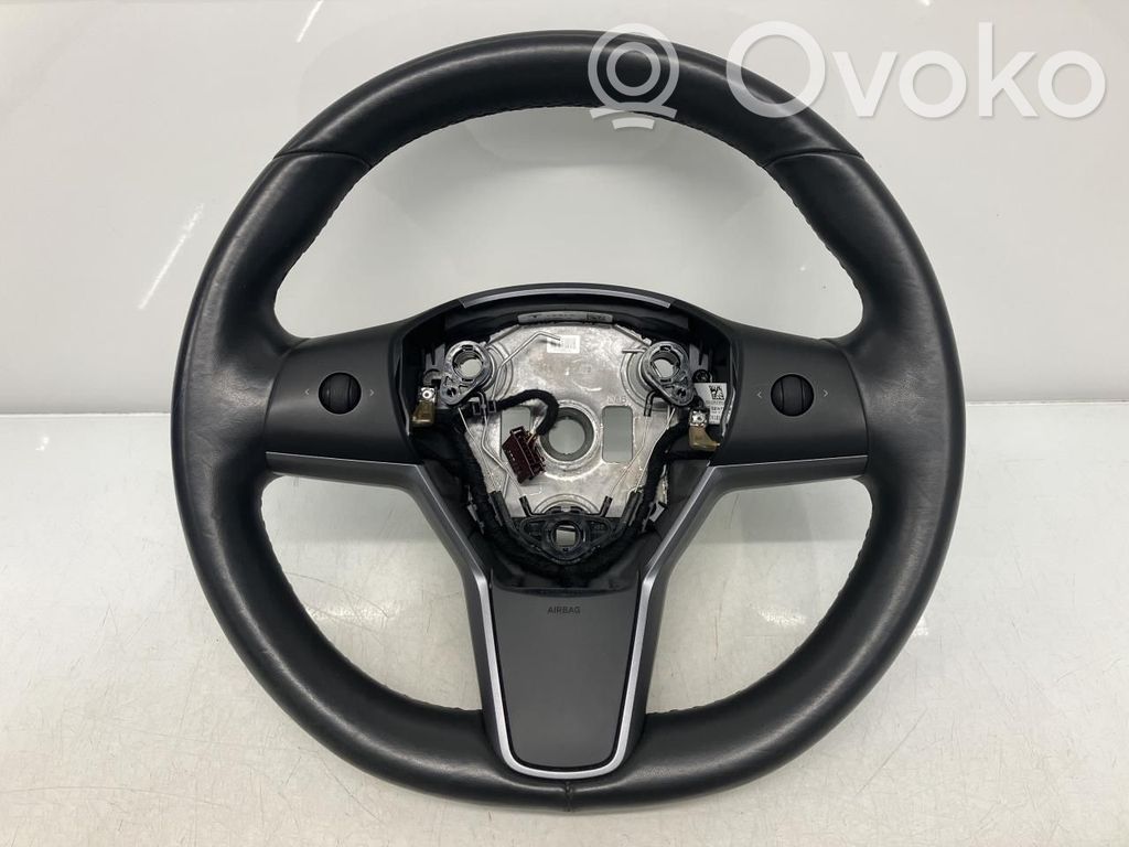 Tesla Model 3 Stūre 